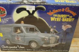 A SEALED AIRFIX WALLACE AND GROMIT 'CURSE OF THE WERE-RABBIT' KIT
