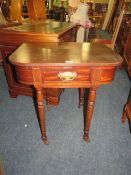 A SMALL 19TH CENTURY MAHOGANY SIDE TABLE W 66 CM