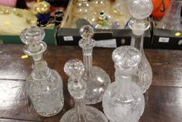 A COLLECTION OF GLASS DECANTERS TO INCLUDE CUT GLASS EXAMPLES
