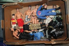 A TRAY OF ASSORTED VINTAGE ACTION MEN ETC