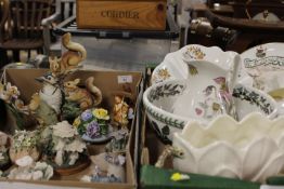 A TRAY OF ASSORTED CERAMICS TO INCLUDE CAROLYN COOKE STUDIO POTTERY MICE FIGURES, TOGETHER WITH A