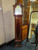 AN EARLY 20TH CENTURY MAHOGANY GRANDMOTHER CLOCK H-164 CM