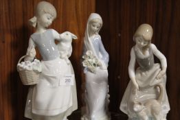 THREE ASSORTED LLADRO FIGURES