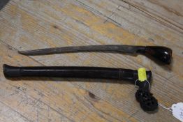 A 19TH CENTURY EASTERN DAGGER IN WOODEN AND DECORATIVE METAL SCABBARD, overall L 28 cm, blade L 24