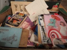 A TRAY OF ASSORTED EPHEMERA / COLLECTABLES TO INCLUDE VINTAGE SEWING PATTERNS, SIGNS, MAGAZINES,