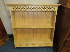 A VINTAGE PINE HANGING RACK W-92 CM