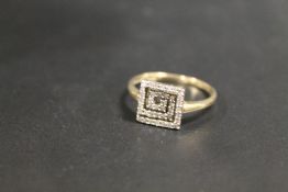 A 9CT GOLD GEMSET GREEK KEY STYLE RING - APPROX WEIGHT 1.8 G