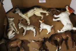A TRAY OF ASSORTED BESWICK AND OTHER ANIMALS - SOME A/F