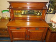 AN EDWARDIAN MAHOGANY MIRRORBACKED SIDEBOARD W-138 CM