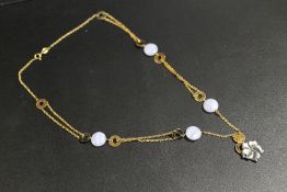 A 9CT GOLD NECKLACE WITH INSET DECORATIVE AGATE PANELS