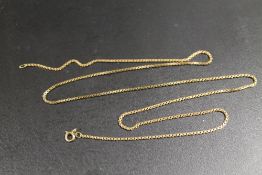 AN INDISTINCTLY MARKED YELLOW METAL BOX CHAIN - APPROX WEIGHT 9.3 G