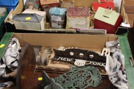 A TRAY OF VINTAGE WOODEN MONEY BOXES, TINS ETC TOGETHER WITH A TRAY OF FRETWORK STYLE HALL