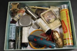 QUANTITY OF ANTIQUE AND VINTAGE COLLECTABLES TO INCLUDE SEWING ITEMS