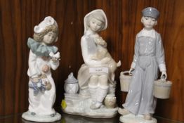 TWO LLADRO FIGURES TOGETHER WITH A NAO FIGURE OF A GIRL DRESSED AS A CLOWN (3)