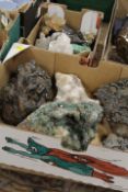 TWO SMALL TRAYS OF ASSORTED GEOLOGICAL / MINERAL SPECIMENS ETC