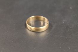 A CONTINENTAL GOLD BAND - APPROX 2 G