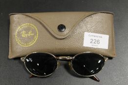 RAY BAN SUNGLASSES WITH POUCH