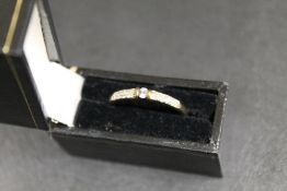 A 9CT GOLD SAPPHIRE AND DIAMOND RING - APPROX WEIGHT 1.2 G