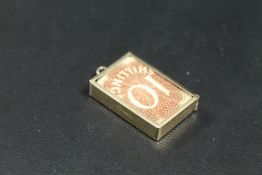 LARGE VINTAGE 9CT GOLD CHARM CONTAINING A 10 SHILLING NOTE
