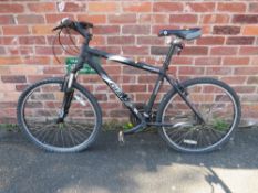 A MANS 'GIANT' MOUNTAIN BIKE