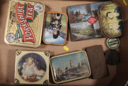 A TRAY OF ASSORTED VINTAGE TINS