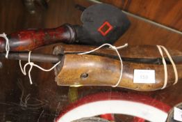 A VINTAGE BOOT STRETCHER TOGETHER WITH A CAST TRIVET (2)