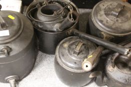 A SELECTION OF VINTAGE CAST AND ENAMEL COOKING POTS AND PANS ETC