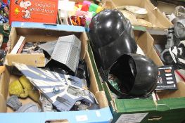 TWO TRAYS OF STAR WARS ITEMS TO INCLUDE DARTH VADER HELMET, AIRCRAFTS ETC (TRAY/S NOT INCLUDED)