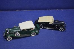 TWO DANBURY MINT CARS TO INCLUDE A BLUE 1936 PACKARD SPORT PHANTOM TOGETHER WITH A 1932 GREEN
