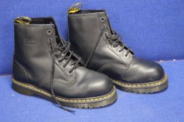 A PAIR OF SIZE 9 DR MARTIN BOOTS