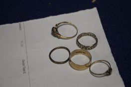 A COLLECTION OF 9CT AND YELLOW METAL RINGS