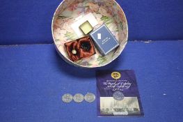 A TUB OF ASSORTED COINS