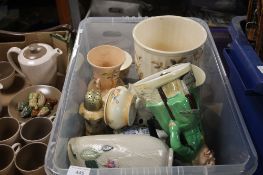 A TRAY OF ASSORTED CERAMICS TO INCLUDE CROWN DEVON (TRAY/S NOT INCLUDED)