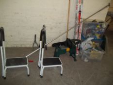 A SELECTION OF GARDEN TOOLS TO INCLUDE A CHAINSAW