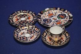 A COLLECTION OF ROYAL CROWN DERBY
