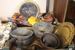 A TRAY OF COPPER AND BRASS TOGETHER WITH A TRAY OF CERAMIC POTS, PICTURES ETC (TRAY/S NOT INCLUDED)