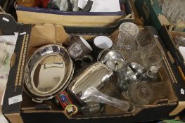 A TRAY OF SUNDRIES TO INCLUDE GLASSWARE, METALWARE ETC (TRAY/S NOT INCLUDED)