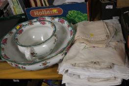 A CERAMIC WASH BOWL AND CHAMBER POT TOGETHER WITH A COLLECTION OF ASSORTED LINEN