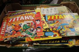 A TRAY OF MISCELLANEOUS COMICS TO INCLUDE TITANS ETC