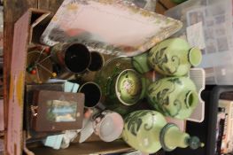 A TRAY OF ASSORTED CERAMICS (TRAY/S NOT INCLUDED)