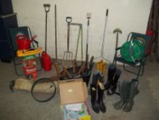 A LARGE SELECTION OF GARDEN TOOLS TO INCLUDE A HOSEPIPE