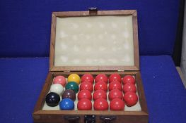A CASED SET OF SNOOKER BALLS