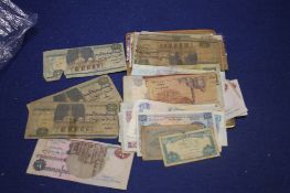 A WALLET OF WORLD BANKNOTES TO INCLUDE ISSUES FROM HONG KONG, CYPRUS, MALTA, EGYPT ETC