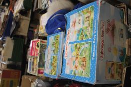 A TRAY OF BOXED TOYS TO INCLUDE A CINDY CAMPING BUGGY, SYLVANIAN FAMLIES HOUSES ETC (TRAY/S NOT