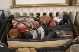 A TRAY OF CAR PARTS, WARNING LIGHTS ETC (TRAY/S NOT INCLUDED)