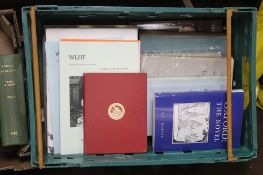 A TRAY OF MISCELLANEOUS BOOKS AND MAGAZINES TO INCLUDE BIRMINGHAM ARCHAEOLOGICAL SOCIETY,