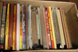 A TRAY OF ASSORTED CHILDRENS ANNUALS (TRAY/S NOT INCLUDED)
