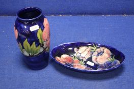 A MORCROFT VASE H 19 CM TOGETHER WITH A ORCROFT DISH 23 CM AT THE WIDEST POINT