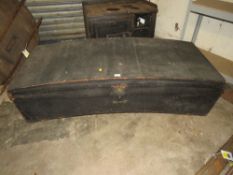 A VINTAGE CARRIAGE LUGGAGE / TRAVELLING BOX BY HERBERT & ARTHUR HOLMES DERBY