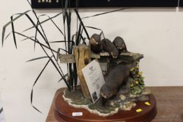 A LARGE BORDER FINE ARTS TABLEAU 'TAKING THE PLUNGE' LTD EDITION OTTERS FIGURE S/D